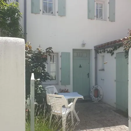 Lovely House With Garden With Pool La Couarde-sur-Mer